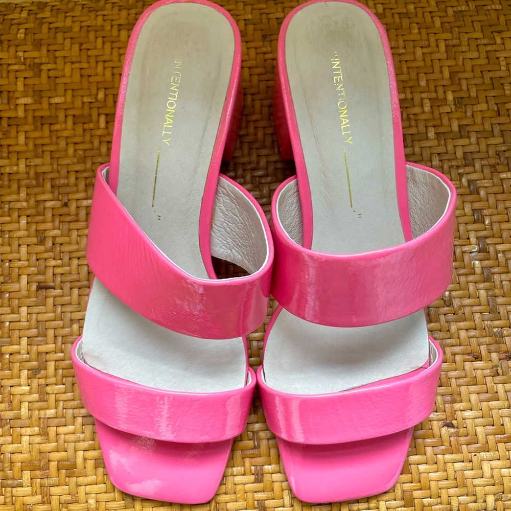 INTENTIONALLY BLANK || Chic Pink Sandals